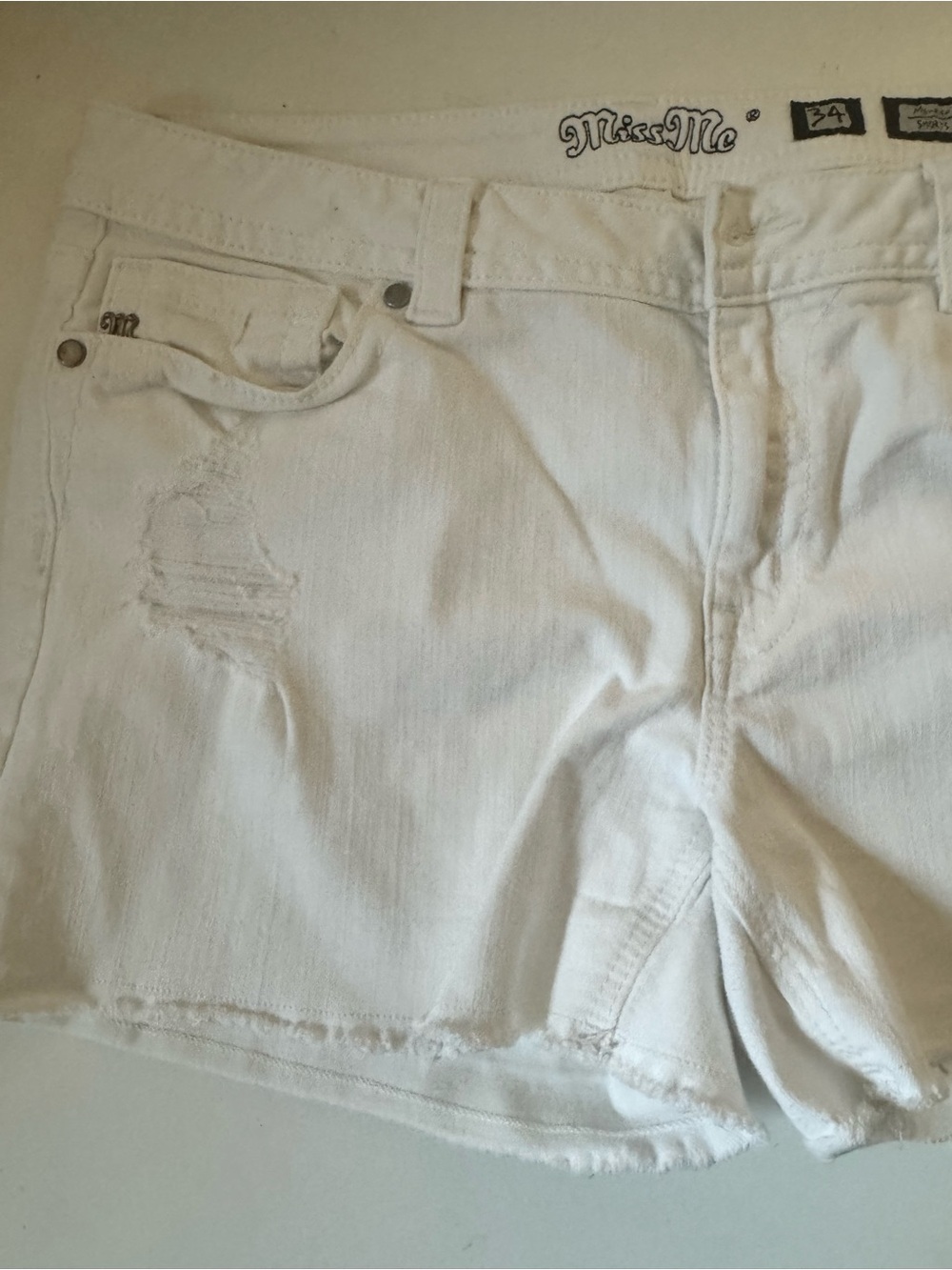 Miss Me Mid-Rise Stretch Short Size 34 - Picture 4 of 15